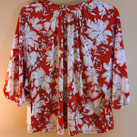 v neck blouse, size M floral top. - Picture 2 of 5